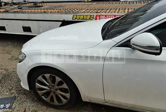 Photo 2 of 32: 2017 Mercedes-Benz E220d, VIN WDDZF0EB1HA094496 — Korean insurance auction