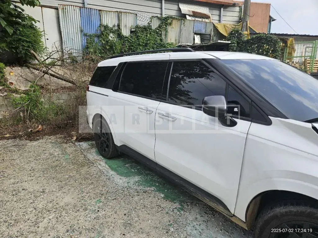 Photo 2 of 20: 2025 Kia Carnival Hybrid — Korean insurance auction