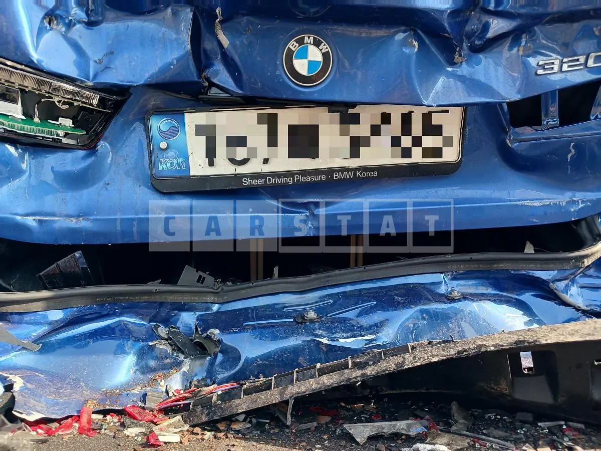 Photo 2 of 17: 2022 BMW 320i — Korean insurance auction