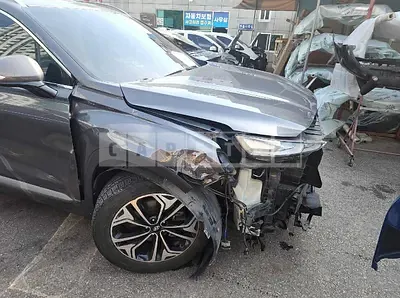 Photo 1 of 13: 2019 Hyundai Santa Fe — Korean insurance auction