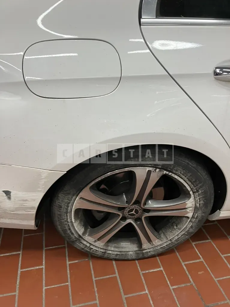 Photo 2 of 18: 2019 Mercedes-Benz E300, VIN WDDZF4JB8KA680746 — Korean insurance auction