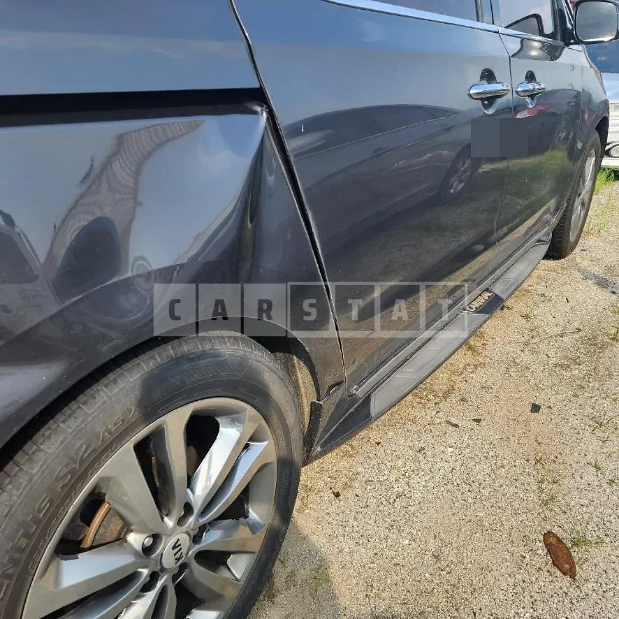 Photo 2 of 19: 2017 Kia Carnival Limousine, VIN KNAME81ABJS387079 — Korean insurance auction