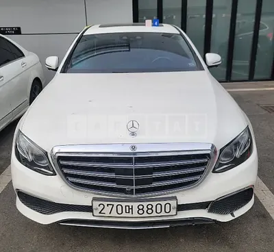 Photo 1 of 7: 2020 Mercedes-Benz E 300 4Matic, VIN WDDZF4KB7LA713140 — Korean insurance auction