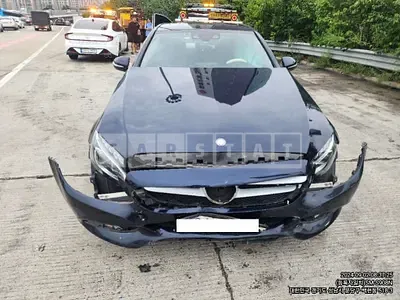Photo 1 of 32: 2015 Mercedes-Benz C 200 — Korean insurance auction