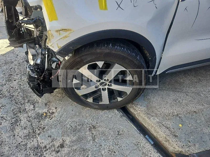 Photo 2 of 49: 2023 Kia Sorento — Korean insurance auction