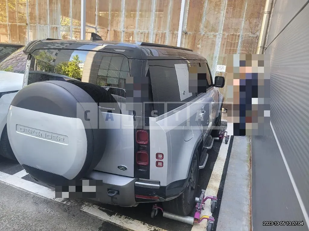 Photo 2 of 30: 2023 Land Rover Defender 110 P300 — Korean insurance auction