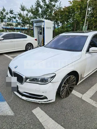 Photo 2 of 26: 2016 BMW 750Li xDrive, VIN WBA7F2102GG382585 — Korean insurance auction