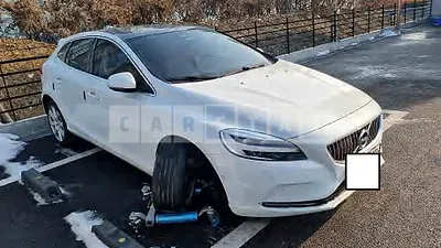 Photo 1 of 14: 2018 Volvo V40 D3, VIN YV1MV79K0J2508290 — Korean insurance auction