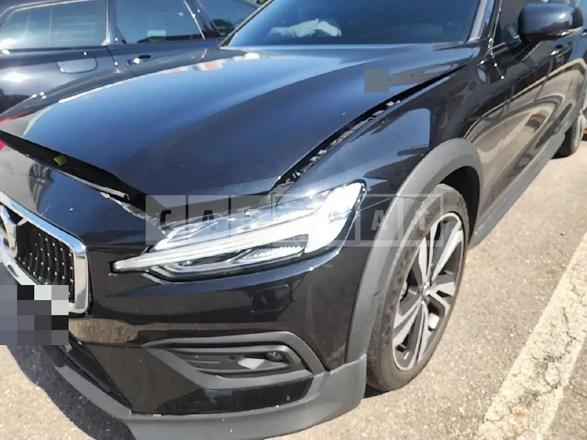 Photo 2 of 56: 2020 Volvo V60CCT5 AWD, VIN YV1ZZ102CL1048214 — Korean insurance auction