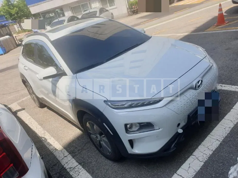 Photo 2 of 21: 2020 Hyundai Kona, VIN KMHK381GFLU100372 — Korean insurance auction