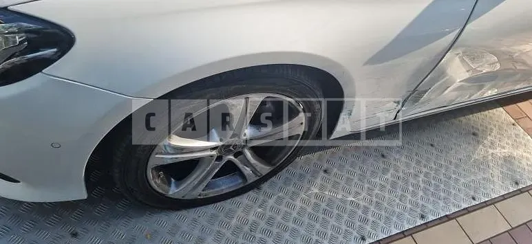 Photo 2 of 12: 2018 Mercedes-Benz E200 — Korean insurance auction