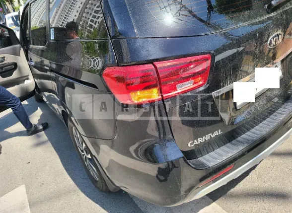 Photo 2 of 9: 2017 Kia Carnival, VIN KNAMB81ABHS253514 — Korean insurance auction