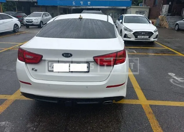 Photo 2 of 10: 2015 Kia K5, VIN KNAGM419BFA628146 — Korean insurance auction