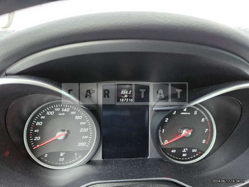 Photo 2 of 15: 2015 Mercedes-Benz C 200 — Korean insurance auction