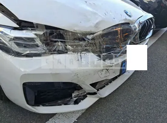 Photo 2 of 13: 2022 BMW 520i — Korean insurance auction