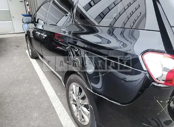 Photo 2 of 41: 2018 Kia Carnival, VIN KNAMD81ABJS390133 — Korean insurance auction