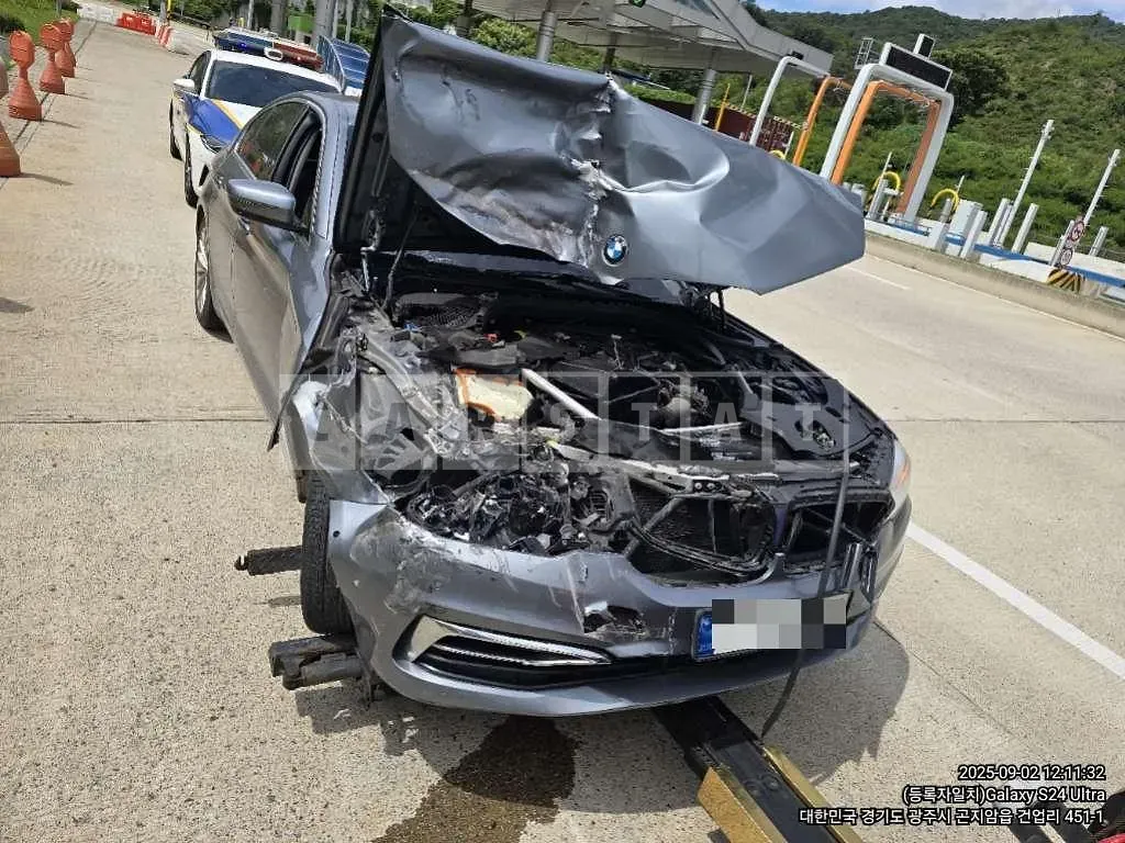 Photo 2 of 6: 2019 BMW 530i xDrive Luxury — Korean insurance auction