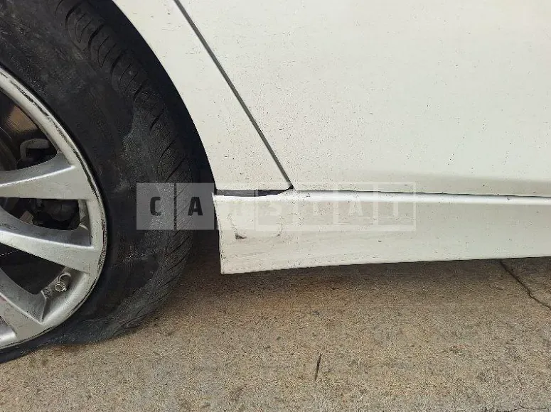 Photo 2 of 12: 2018 BMW 320d — Korean insurance auction