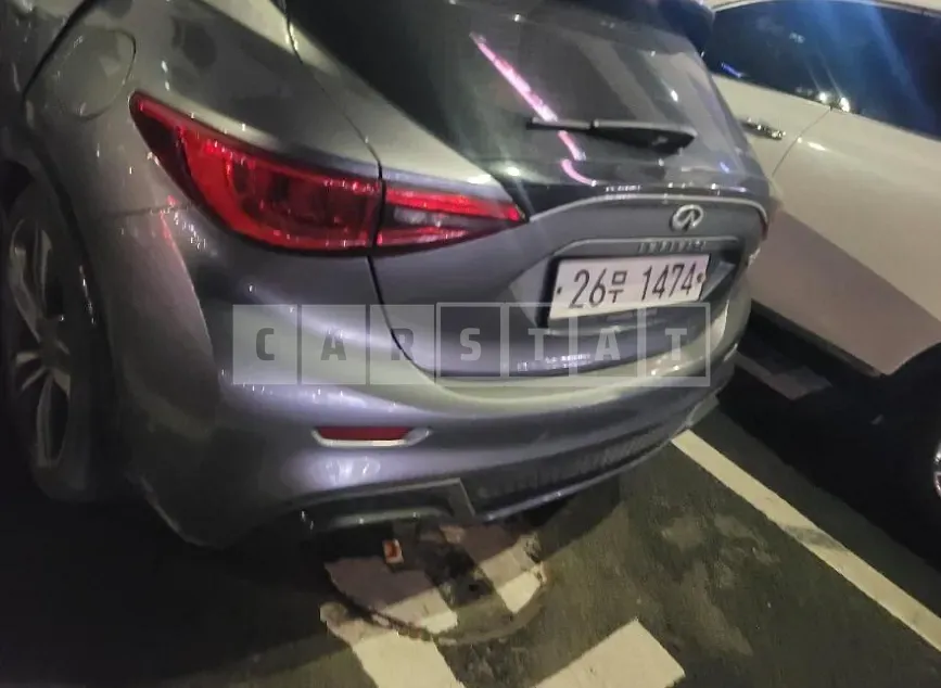 Photo 2 of 10: 2017 Infiniti Q30 — Korean insurance auction