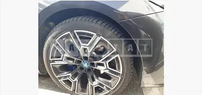 2025 (Parts) BMW 530e right front and rear wheels