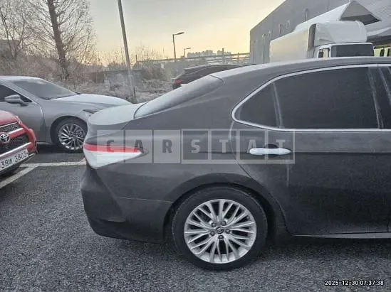 Photo 2 of 16: 2018 Toyota Camry, VIN JTNB11HK3J3063705 — Korean insurance auction