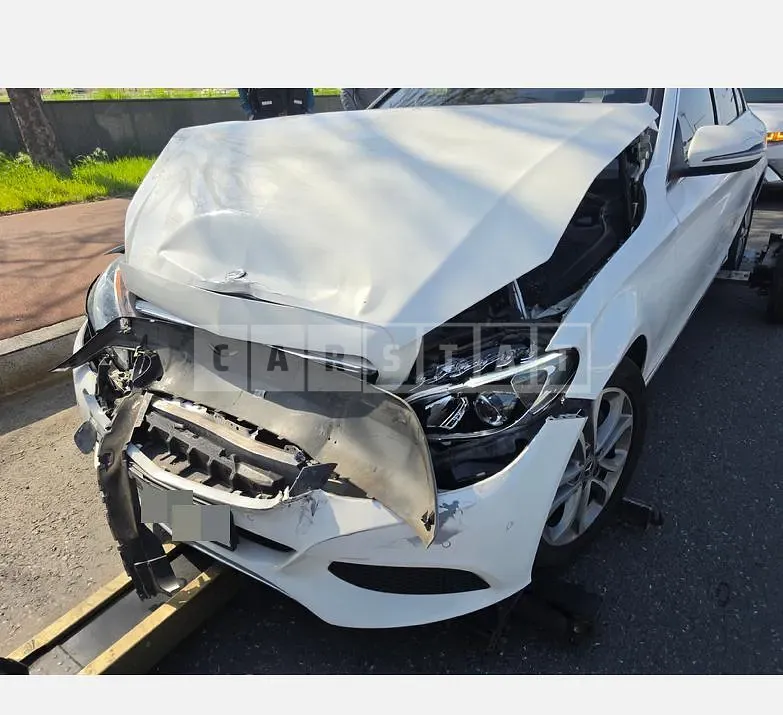 Photo 2 of 6: 2017 Mercedes-Benz C220 d — Korean insurance auction