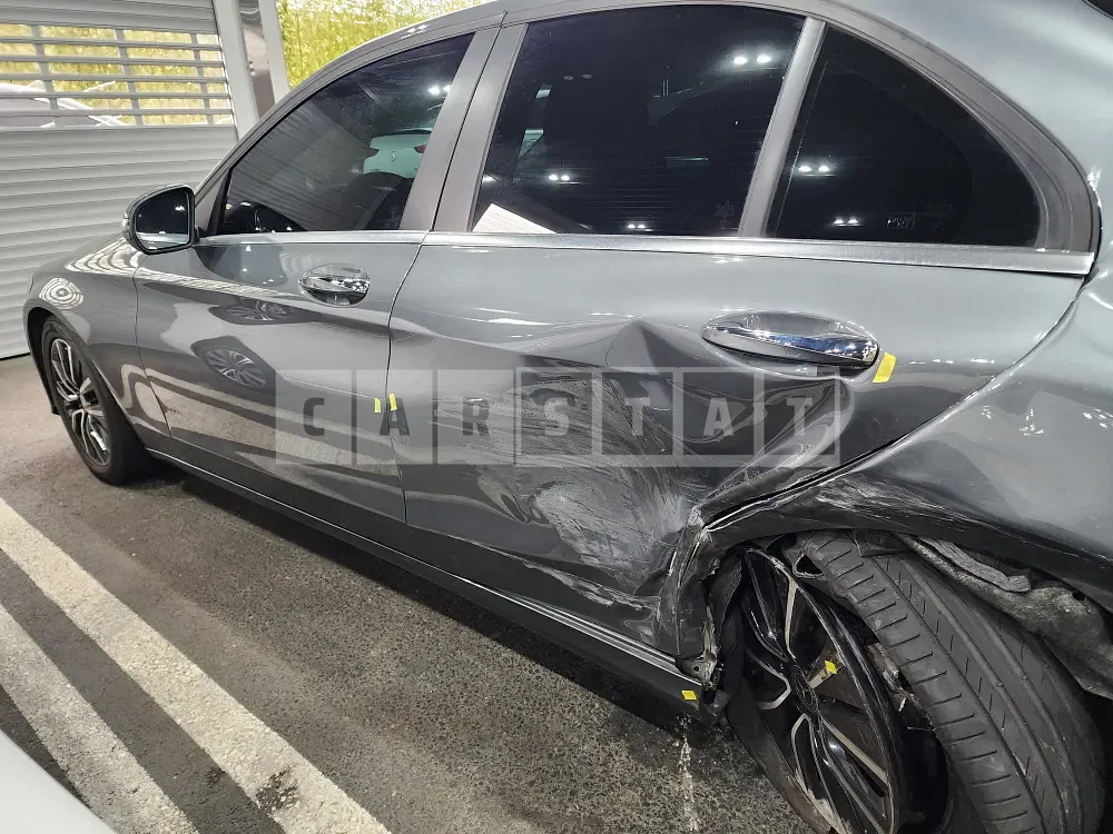 Photo 2 of 5: 2019 Mercedes-Benz C200, VIN WDDWF8AB8KR523522 — Korean insurance auction