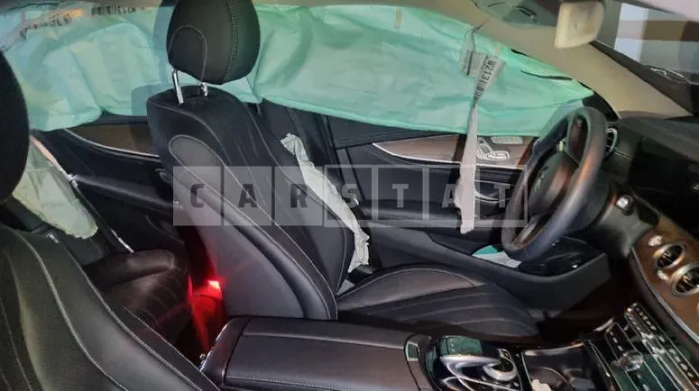 Photo 2 of 19: 2017 Mercedes-Benz E300 4Matic — Korean insurance auction