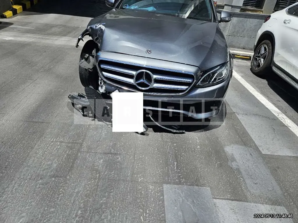 Photo 2 of 12: 2018 Mercedes-Benz E 200 — Korean insurance auction