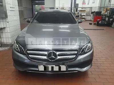 Photo 1 of 28: 2019 Mercedes-Benz E300, VIN WDDZF4JB5KA644738 — Korean insurance auction