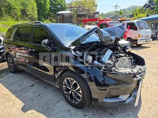 Photo 2 of 35: 2023 Kia Carnival — Korean insurance auction