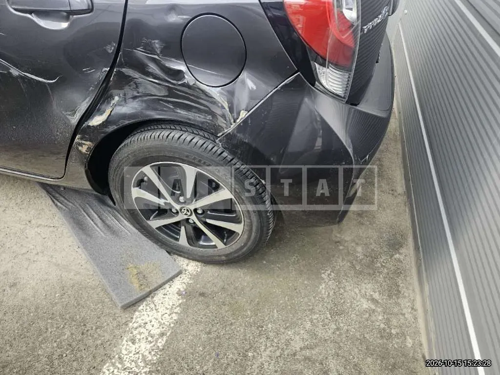 Photo 2 of 14: 2019 Toyota Prius C — Korean insurance auction