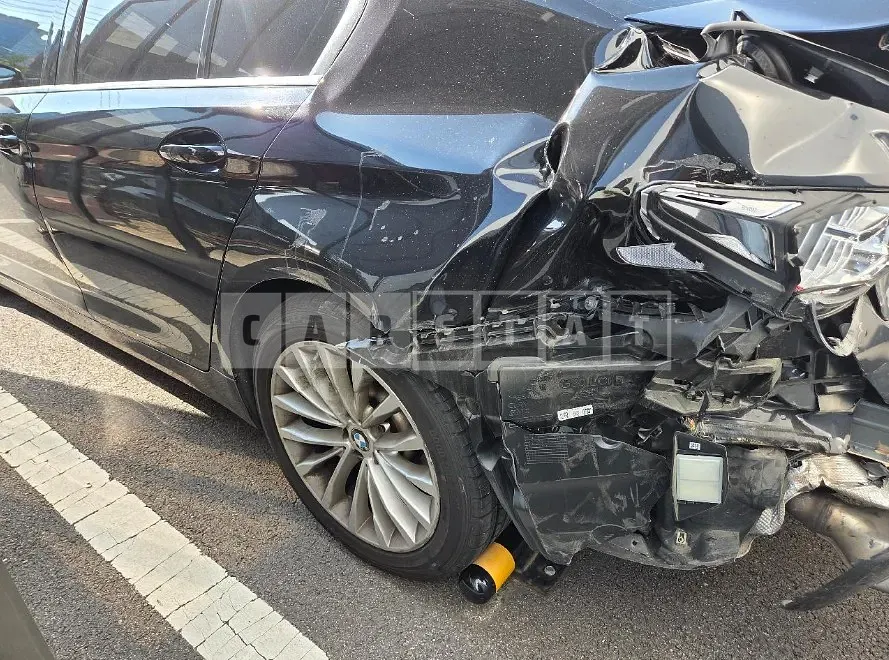 Photo 2 of 86: 2022 BMW 520i — Korean insurance auction