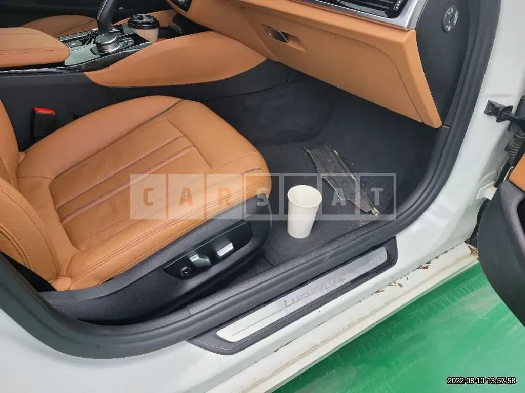 Photo 2 of 16: 2019 BMW 520i Luxury, VIN WBAJK7106KBP74425 — Korean insurance auction