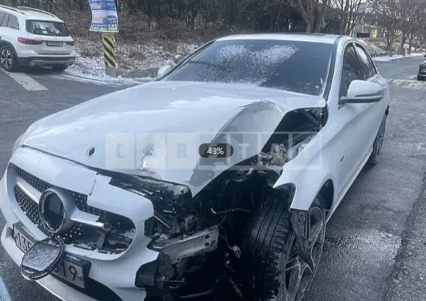 Photo 2 of 7: 2020 Mercedes-Benz C300e 4Matic — Korean insurance auction