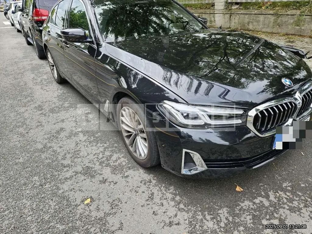Photo 2 of 32: 2023 BMW 520i — Korean insurance auction