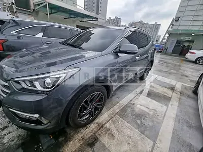 Photo 1 of 17: 2018 Hyundai Santa Fe, VIN KMHSW81UBJU851401 — Korean insurance auction