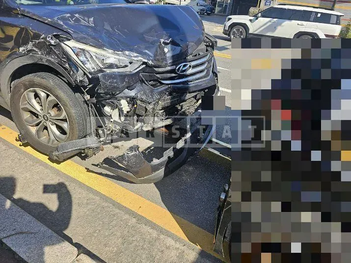 Photo 2 of 10: 2015 Hyundai Santa Fe DM — Korean insurance auction