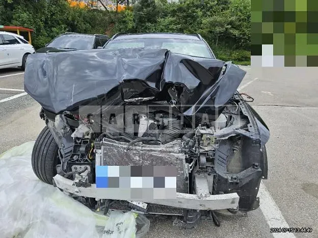 Photo 2 of 24: 2021 Genesis GV70 2.5T — Korean insurance auction