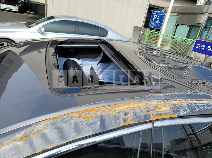 Photo 2 of 19: 2018 Lexus LS500h AWD, VIN JTHCYLFF5J5000517 — Korean insurance auction