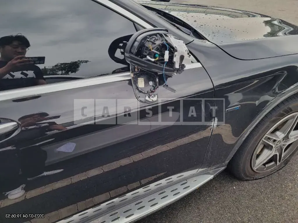 Photo 2 of 9: 2021 Mercedes-Benz GLC300 e 4Matic Coupe, VIN W1N0J5DB6MF900211 — Korean insurance auction