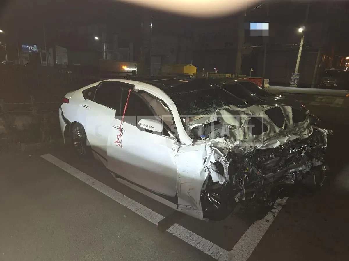 Photo 2 of 6: 2017 Genesis G80 3.3 — Korean insurance auction