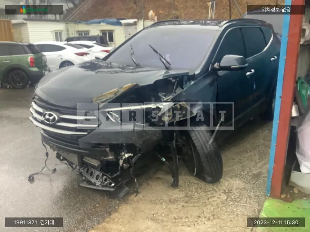 Photo 2 of 18: 2016 Hyundai Santa Fe, VIN KMHSW81UBGU696276 — Korean insurance auction