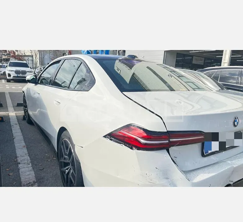 Photo 2 of 12: 2025 BMW 520i — Korean insurance auction