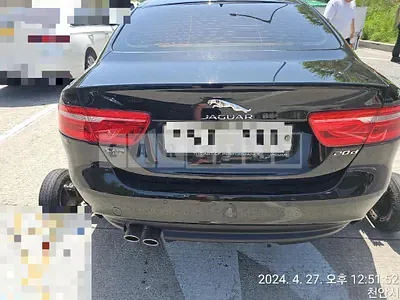 Photo 1 of 10: 2015 Jaguar XE 2.0d — Korean insurance auction