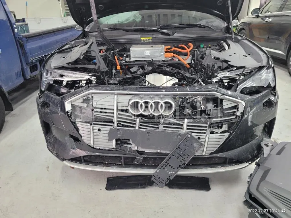 Photo 2 of 43: 2022 Audi e-tron 55 quattro — Korean insurance auction
