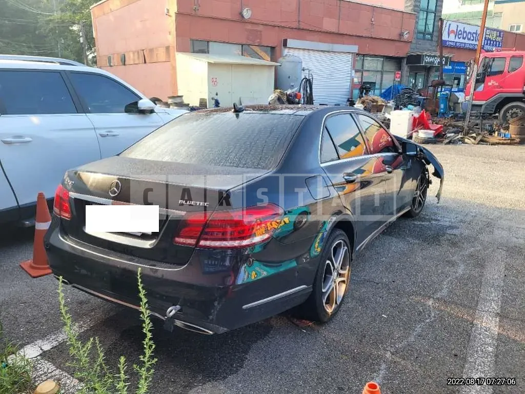 Photo 2 of 20: 2015 Mercedes-Benz E250 BlueTec 4Matic, VIN WDDHF9HB4FB107244 — Korean insurance auction