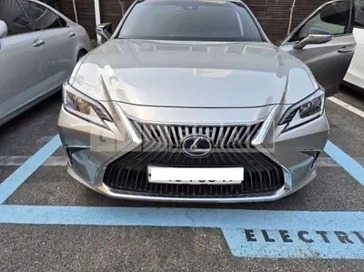 Photo 1 of 4: 2020 Lexus ES300h, VIN JTHB21B10L2104722 — Korean insurance auction