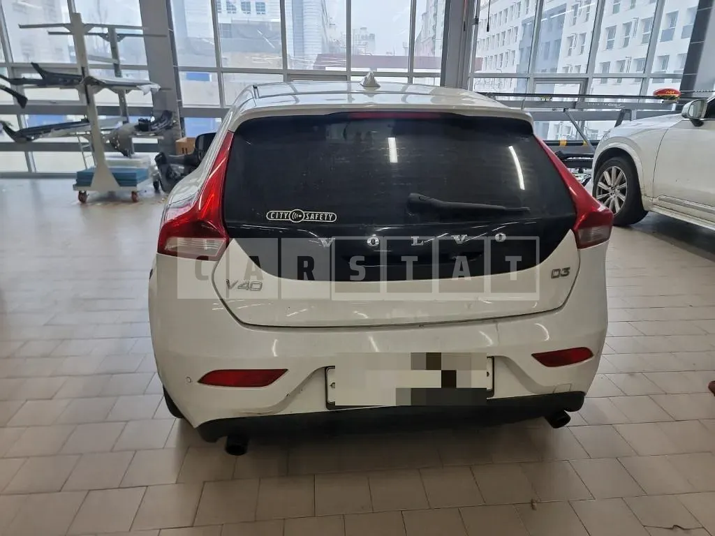 Photo 2 of 10: 2016 Volvo V40D3 — Korean insurance auction