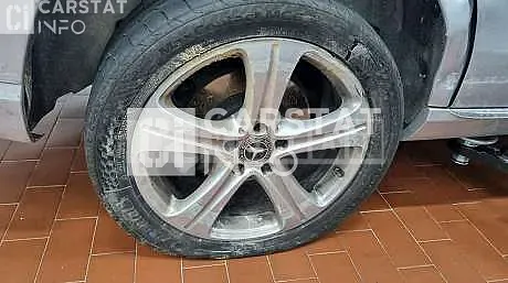 Photo 2 of 38: 2018 Mercedes-Benz E220d 4Matic, VIN WDDZF0FB1JA475933 — Korean insurance auction